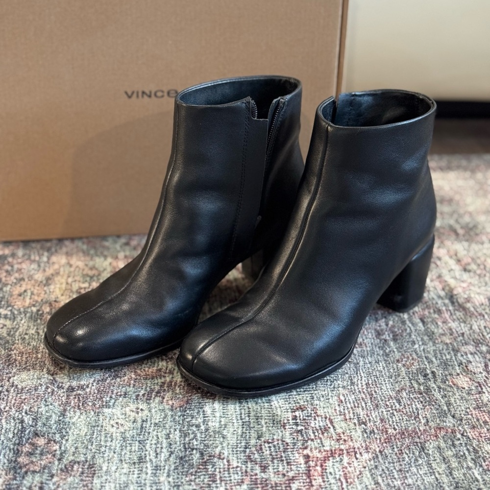 Vince Maggie Bootie Size 6.5